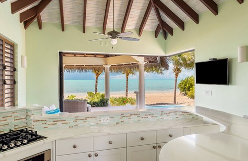 Long Bay House | Romantic Getaway, LOWEST DENSITY on the Island, STAND ALONE BUNGALOWS!