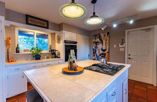 Cascade-Chipita Park House | Romantic Home w/Hot Tub, Mt. Views & Art