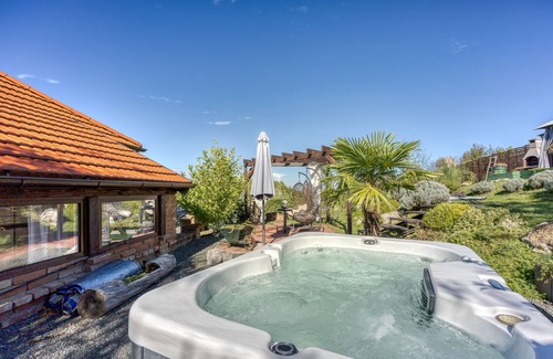 Varazdin House | Romantic Haven with Hot Tub, Beretinec, Croatia