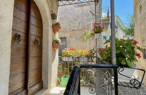 Fontechiari House | Romantic home in a quaint Italian village.Small dogs allowed