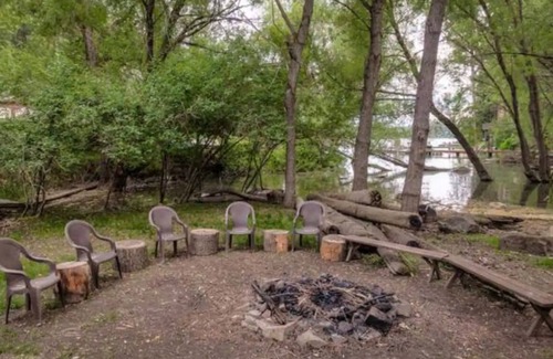 Hayden Lake Cabin | Romantic Lake-Front Lodge near Coeur d'Alene, Idaho