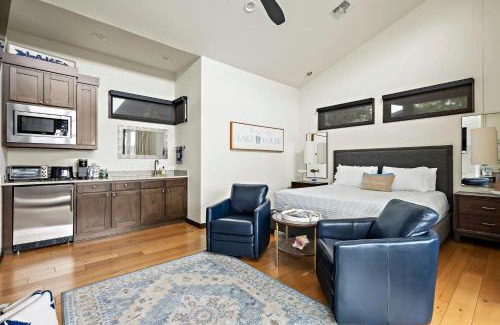 Spicewood House | Romantic Lake Retreat - Deck, BBQ Grill & Patio
