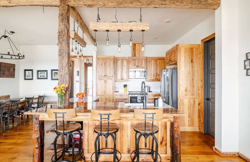 Flint Cabin | Romantic Lakefront Cabin 1BR Pvt Hot Tub & Dock