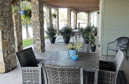 Mayhew House | Romantic Lakefront Suite with Great Views