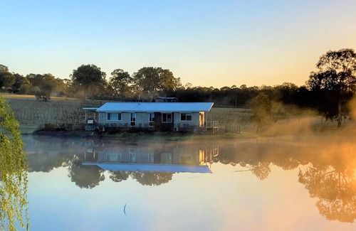 Lovedale House | Romantic lakehouse set in a private vineyard in the Hunter Valley