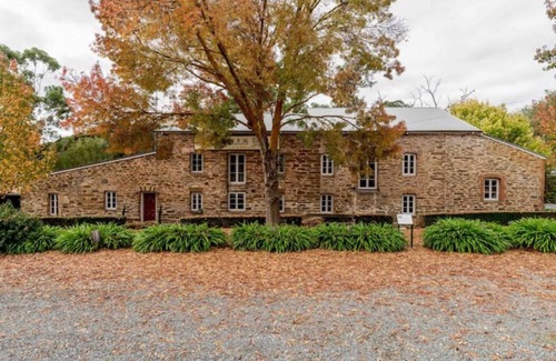 Talunga House | Romantic Loft Stays - Adelaide Hills - Randell's Mill - Tuscan Rustic