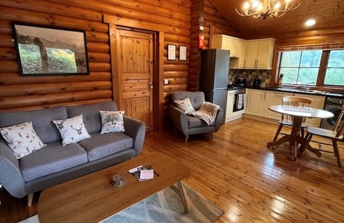 Aymestrey Cabin | Romantic Log Cabin With Hot Tub
