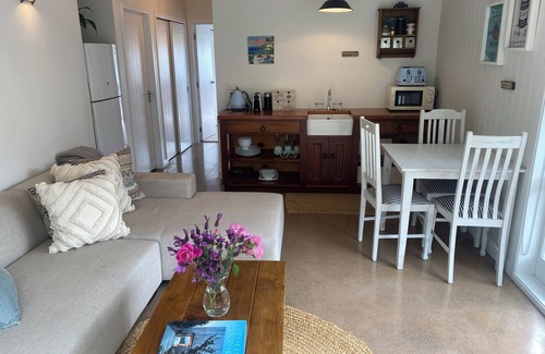 Matakana Cottage | Romantic Matakana Valley Barn Apartment