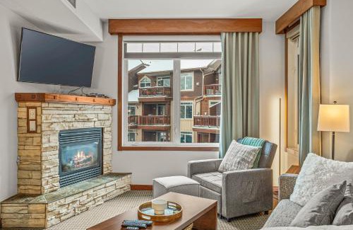 Canmore Apartment | Romantic Mountain Escape - Hot Tubs & Private Balcony! managed by Little Sister Getaways