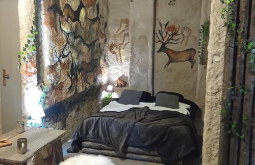 Saint-Genies House | ROMANTIC NIGHT IN A PREHISTO SPA ATMOSPHERE IN PERIGORD BETWEEN SARLAT AND LASCAUX