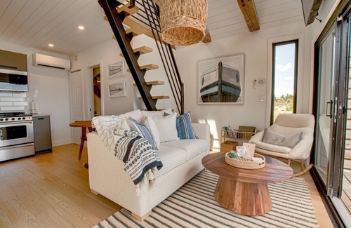 LaHave Cabin | Romantic Oceanfront Retreat - Hot tub