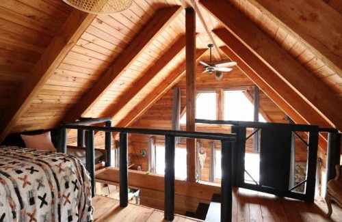 D'Arcy Ski Chalet | Romantic Off-Grid Cabin by Glacier lake