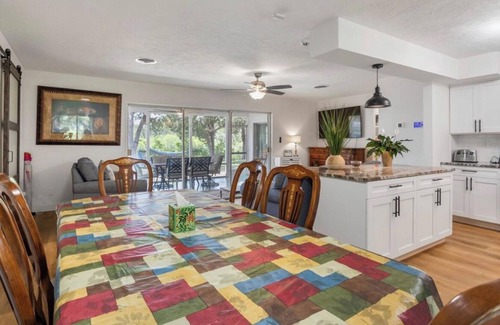 Marthas Vineyard House | ROMANTIC, PRIVACY, PARADISE, Free KAYAK - Renovated WATERFRONT with WIFI -HUDSON