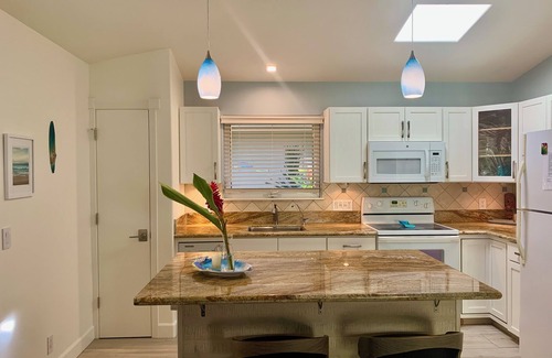 Kihei Cottage | Romantic Private Garden Cottage B&B Within Walking Distance to the Beach!