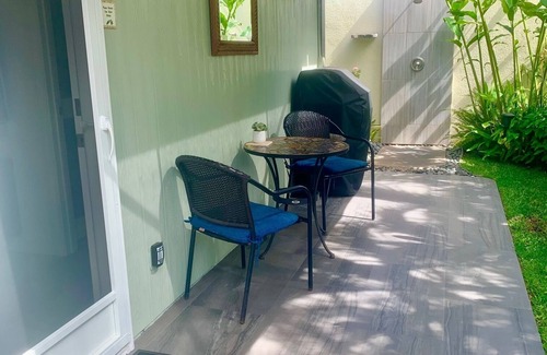 Kihei Cottage | Romantic Private Garden Cottage B&B Within Walking Distance to the Beach!