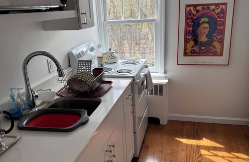 Croton-on-Hudson Cottage | Romantic retreat with stunning views of Croton River Gorge, a birder haven