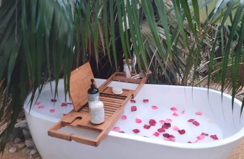 Tibbett's Turn Villa | Romantic sea view 😍 villa/with outdoor tub & shower
