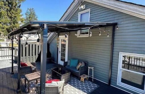 Westtown Apartment | Romantic spot above restaurant., ideal for the gourmet