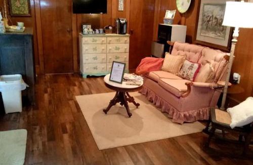 Louisville House | Romantic Suite Rental with Terrace and Chimenea near Gatlinburg, Tennessee