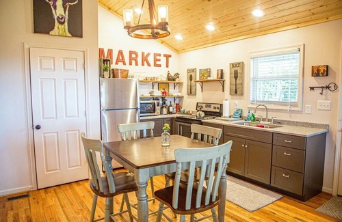 Barren Springs Cabin | Romantic, Trail and River Access, Great View