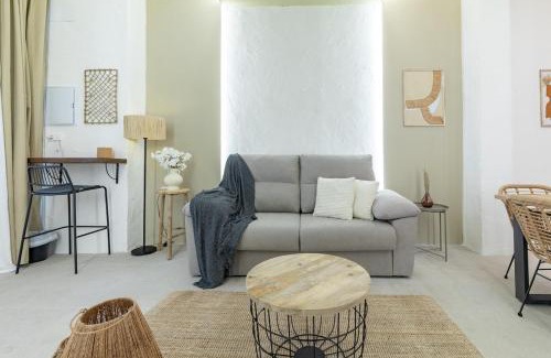 El Pilar Apartment | Romantic Urban Escape Apartment in Valencia