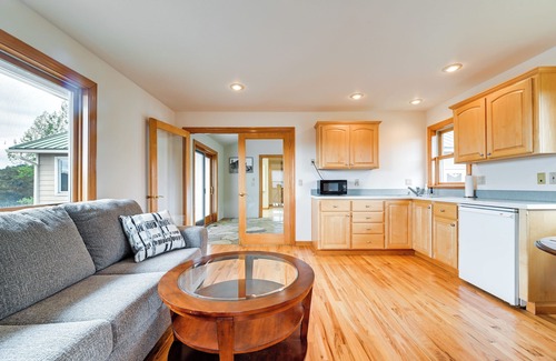 Oakland House | Romantic Vineyard Getaway in Oakland: Mtn Views!