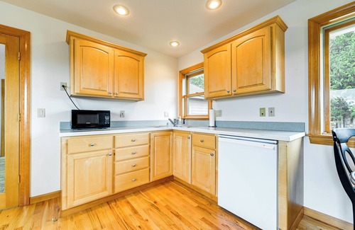 Oakland House | Romantic Vineyard Getaway in Oakland: Mtn Views!