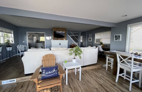 Hilton House | Romantic Waterfront Beach House