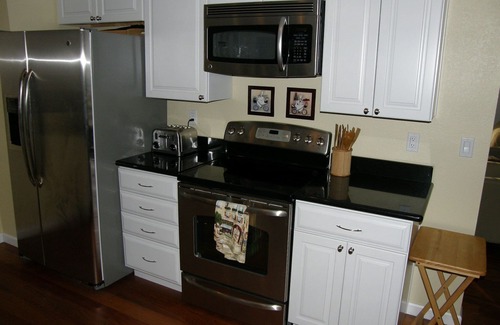 Kenwood House | Romantic Wine Country Cottage in Kenwood - Walk to 15 Wineries