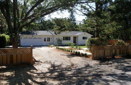 Kenwood House | Romantic Wine Country Cottage in Kenwood - Walk to 15 Wineries