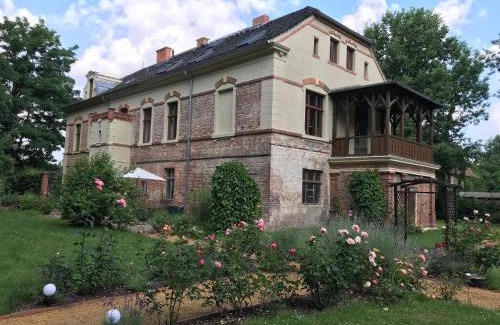 Laasow House | Romantische Ferienwohnung im Herrenhaus Wüstenhain Spreewald