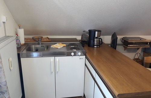 Steinwiesen Apartment | Romantische Mehrsternkomfortwohnung mit Balkon, voll ausgestattete Küchenzeile