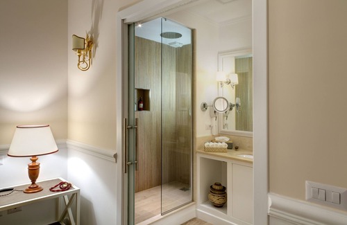 Prati Apartment | ROME BOUTIQUE APARTMENTS luxurious, just minutes from downtown and the Vatican.