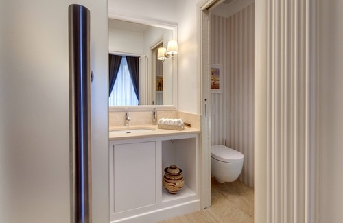 Prati Apartment | ROME BOUTIQUE APARTMENTS luxurious, just minutes from downtown and the Vatican.