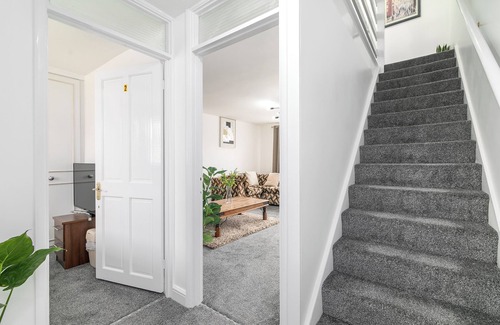 Havering House | Romford Gardens Retreat - 5 Bedroom House
