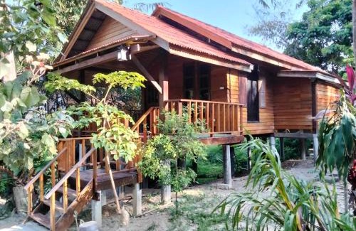 Ko Lanta Bed & Breakfast | Rommai Forest Bungalows