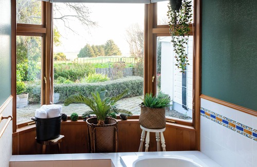 Kiwitea House | Romney Lane Homestead - A rural retreat, best enjoyed with friends & family.