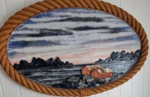 Torsken Apartment | Romslig ferieleilighet nær sjøen Medby Senja