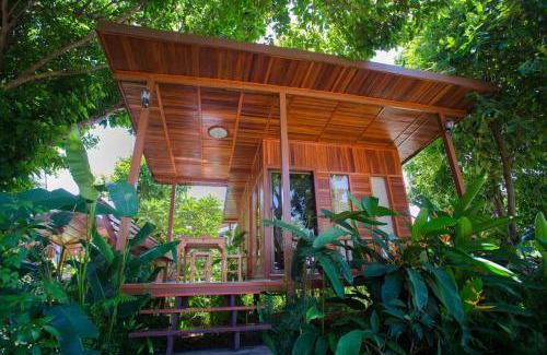 Uthai Thani House | Romyen House