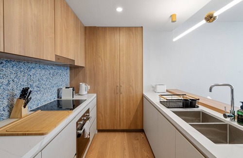 Kangaroo Point Apartment | RooCrest | New Apt w/Kitchen, Netflix & Disney+