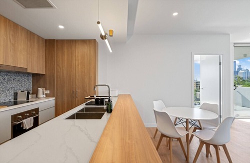 Kangaroo Point Apartment | RooCrest | New Apt w/Kitchen, Netflix & Disney+