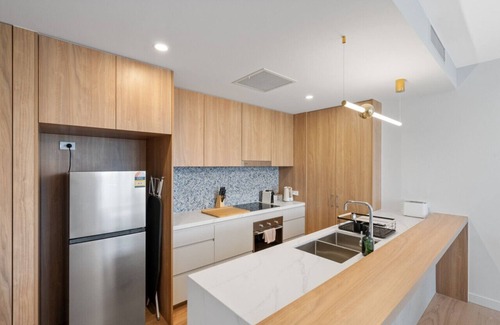 Kangaroo Point Apartment | RooCrest | New Apt w/Kitchen, Netflix & Disney+