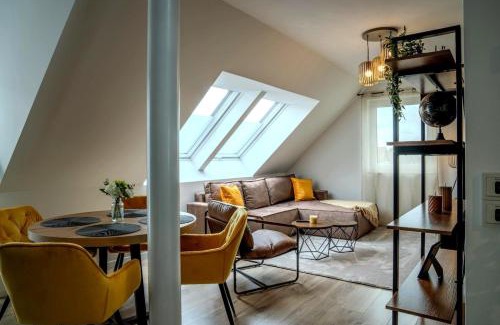 Rheda-Wiedenbruck Apartment | Roof-Suite 03 I Aufzug I Smart-TV I Balkon I WiFi