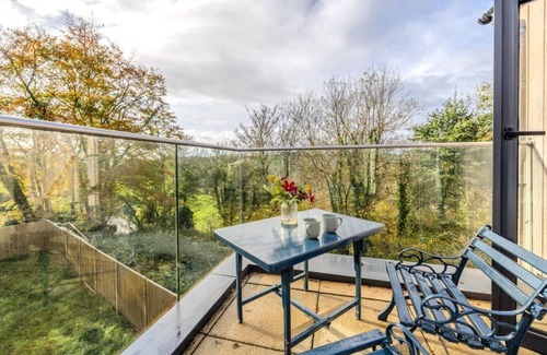 Redlynch House | ❤️Roof top Garden Sleeps 8 Spacious Retreat❤️