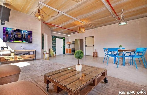 Petah Tikva Villa | Roof Top Party place for upto 50 people, central Israel