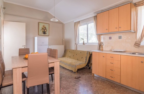 Palaiochora Condo | Roofgarden home w jacuzzi