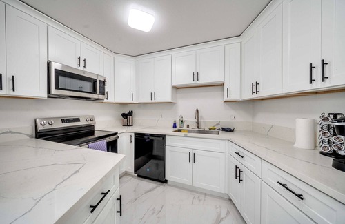 West Hollywood Condo | Rooftop 2-bedroom apartment in heart of West Hollywood with skyline view