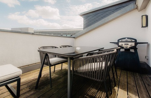 Zentrum-Nord Apartment | *Rooftop* apartment with eat-in kitchen and terrace - Luga Homes - Zoo