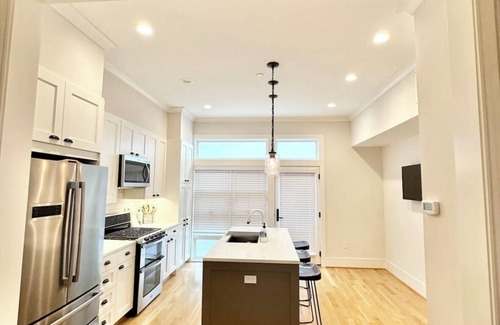 Southeast House | Rooftop beauty in Capitol Hill-Private parking