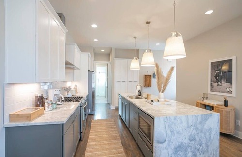 Hadley - Washington House | Rooftop City Views, Garage, Near Bway
